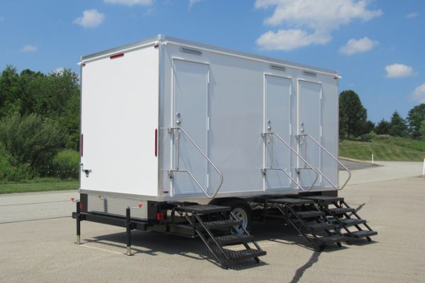 image of an exterior toilet trailer from A Royal Flush