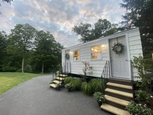 High-capacity restroom trailers
